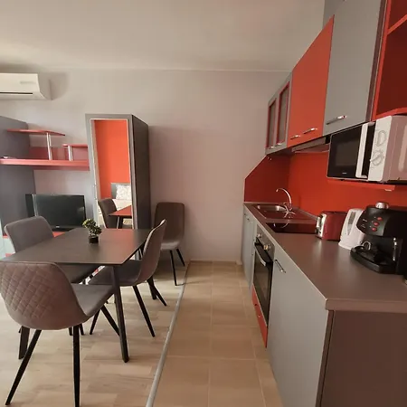 Δωμάτια σε οικογενειακή κατοικία Sirena Holidays *